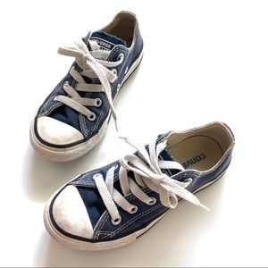 Navy blue converse